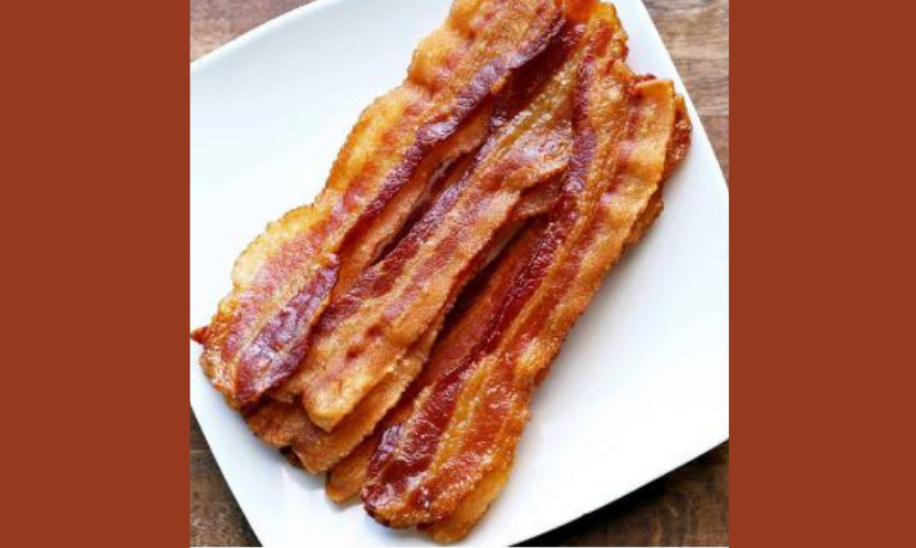Here we have a close up photo of the taste bud tingling prize in this giveaway...a plate of crunchy, smoky delicious bacon!